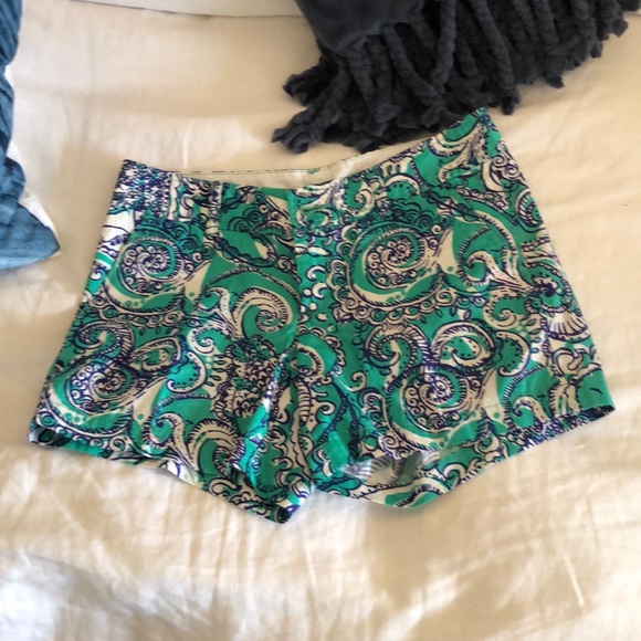 Lilly Pulitzer Pants - Lilly Pulitzer Callahan Shorts, size 6